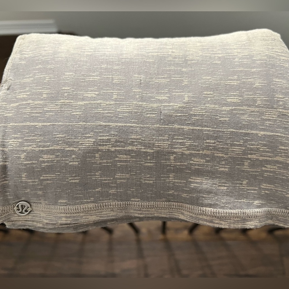 LULULEMON Twist & Shout Scarf in Misty Stripe Burnout Cashew Ambient Grey - Picture 7 of 12